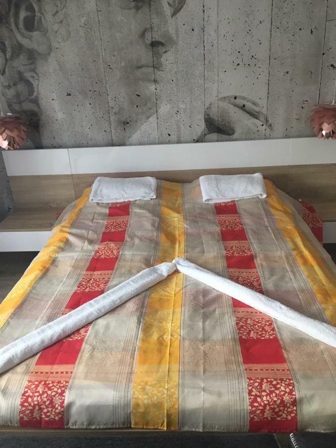 Hunyadi Apartman Szekszárd Esterno foto