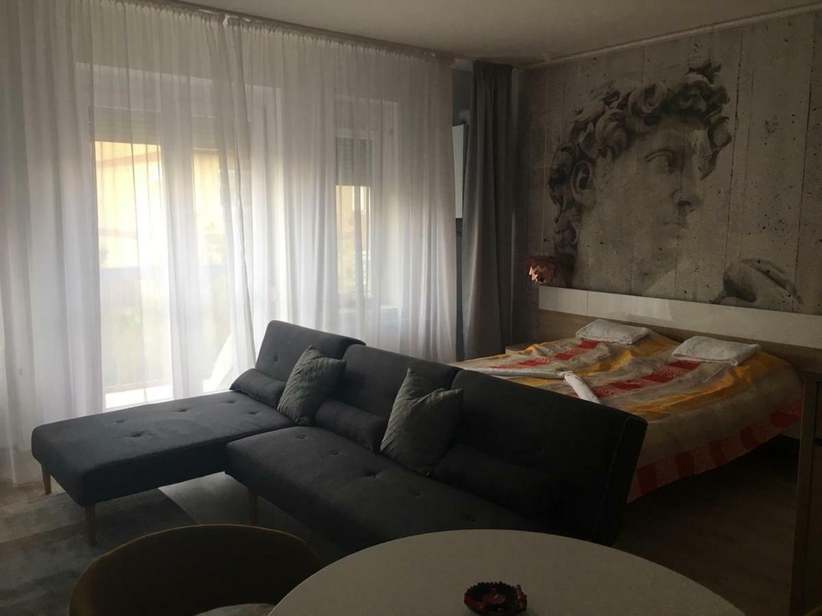 Hunyadi Apartman Szekszárd Esterno foto